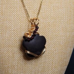 Elegant Black and Gold Pendant Necklace